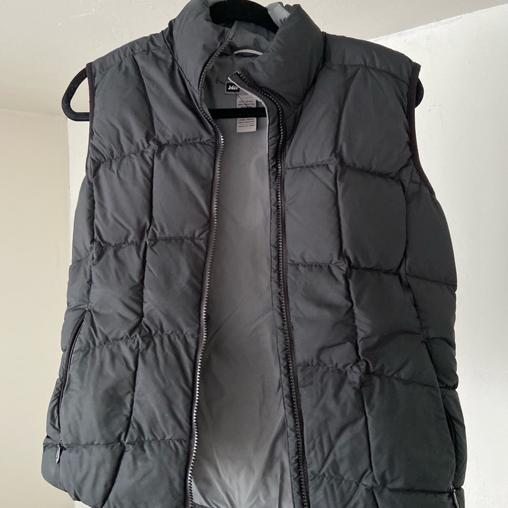 Black/grey puffer vest